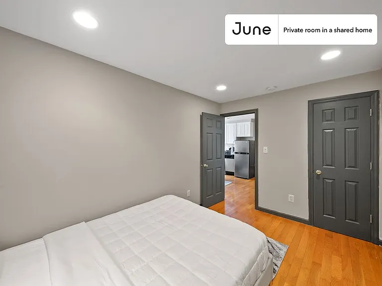 226 E 7th St #C — Photo 3