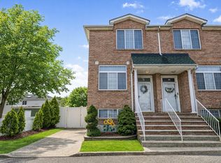 10 Dunhill Lane, Staten Island, NY 10309