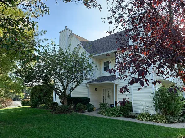 147 Erin Ln, East Setauket, NY 11733