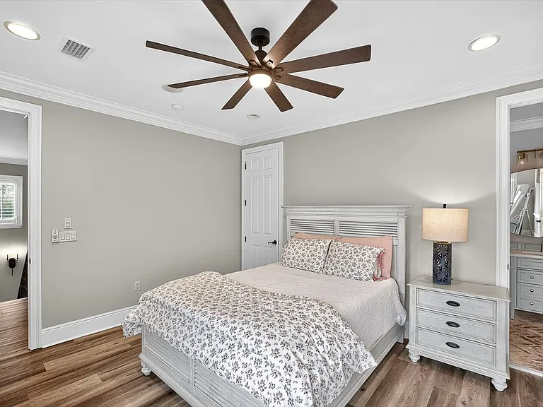 3161 Club Dr — Photo 37
