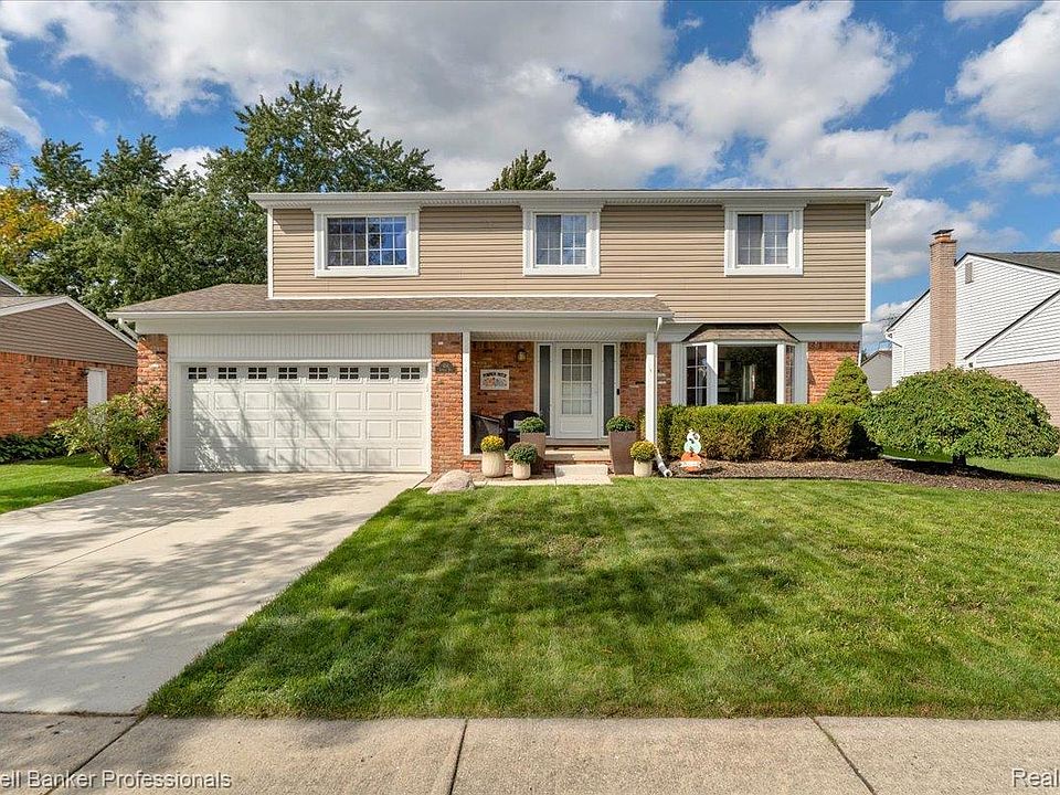 1st image of 454 Queens Way
