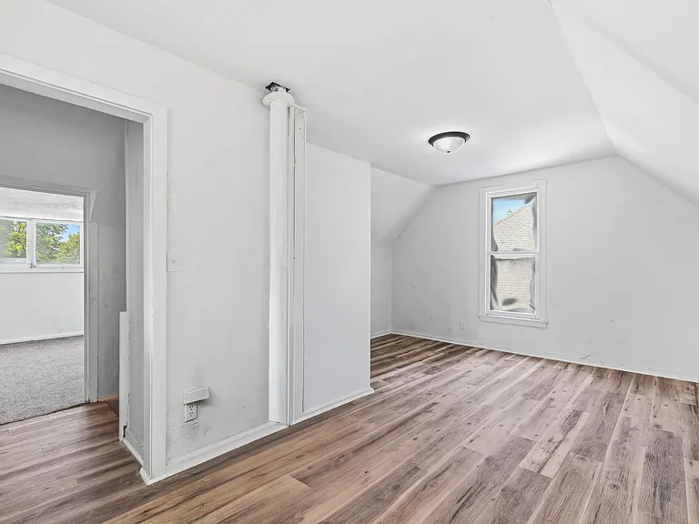 1010 W 2nd St #3 — Photo 4