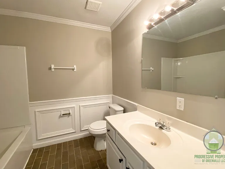 105 Osmond Dr — Photo 8