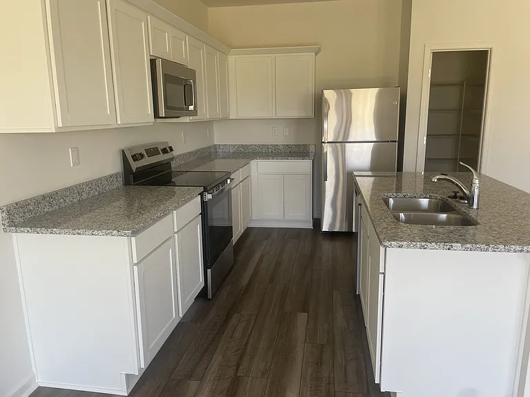 349 Sporting Dr — Photo 7