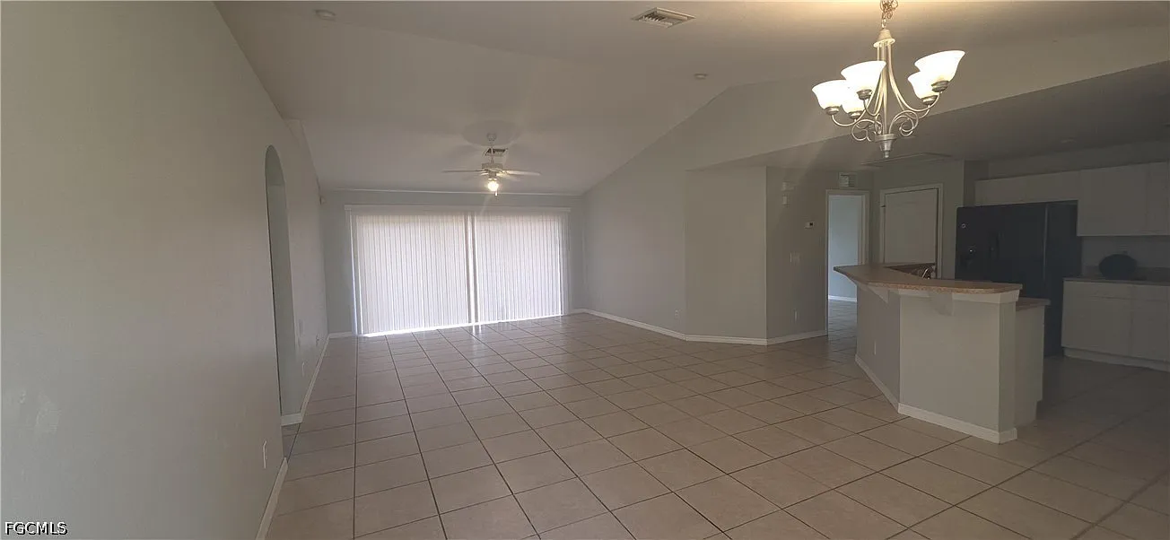 3 bed, 2.0 bath, 1408 sqft, $1,700 — Photo 2