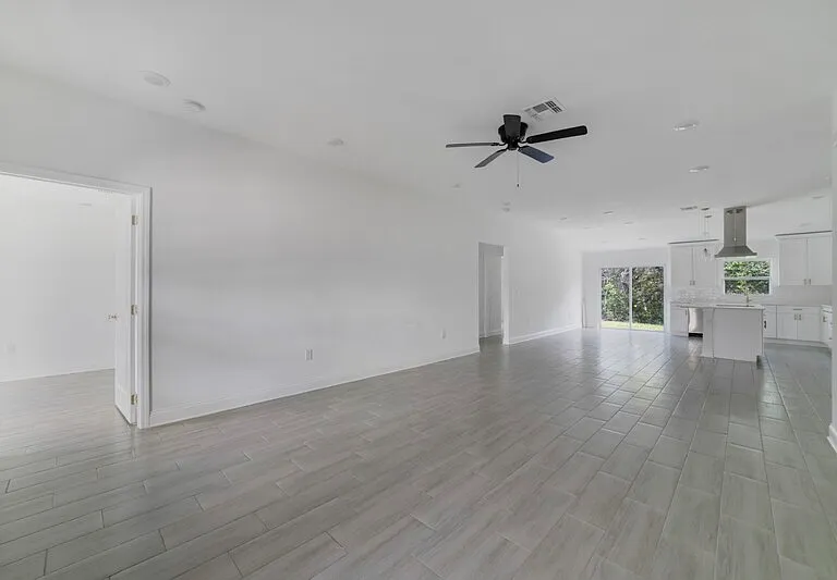 417 Saint Johns Ln — Photo 2