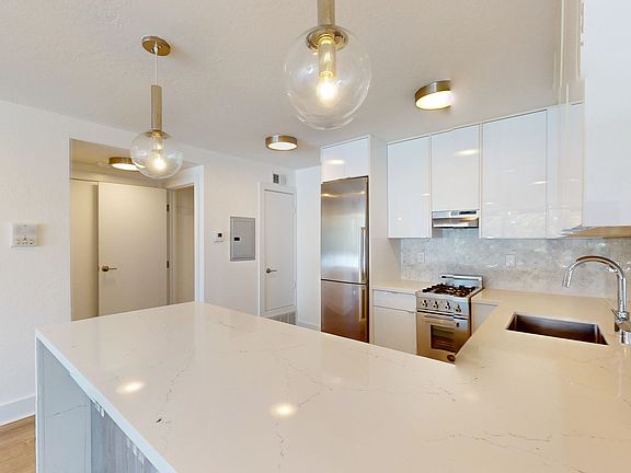 2nd image of 2355 Scott St APT 1