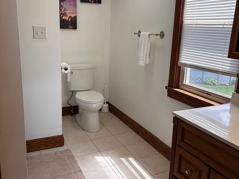 573 Jackson St — Photo 15