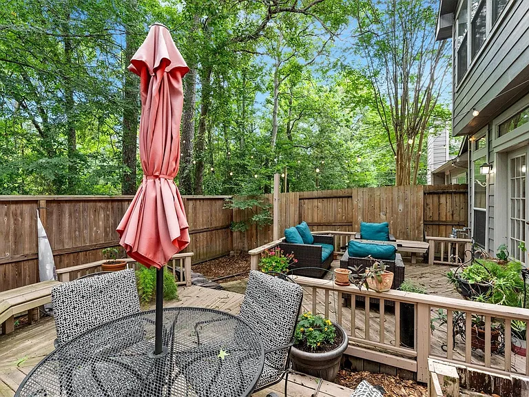 31 Endor Forest Pl — Photo 42