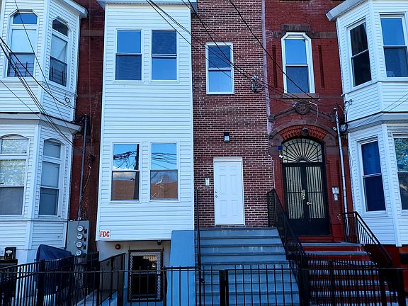 2nd image of 324 1/2 Broadway APT 3