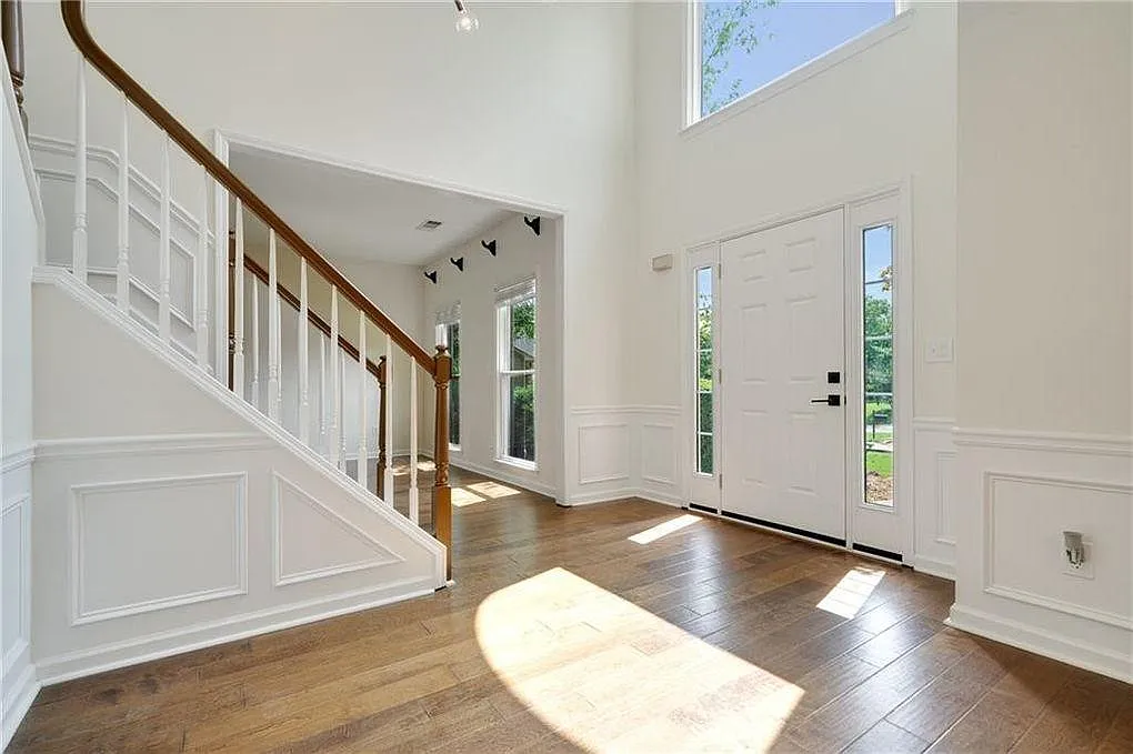 4 bed, 2660 sqft, $3,200 — Photo 2