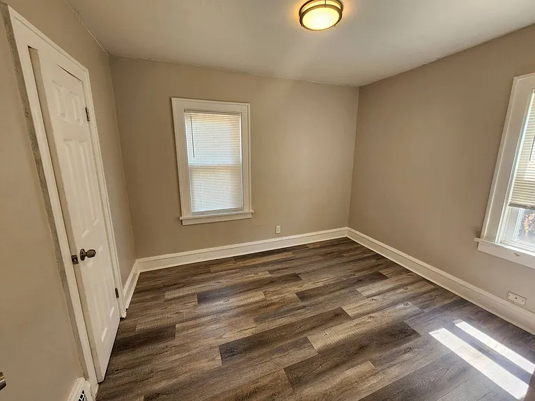 974 Royal Rd — Photo 28