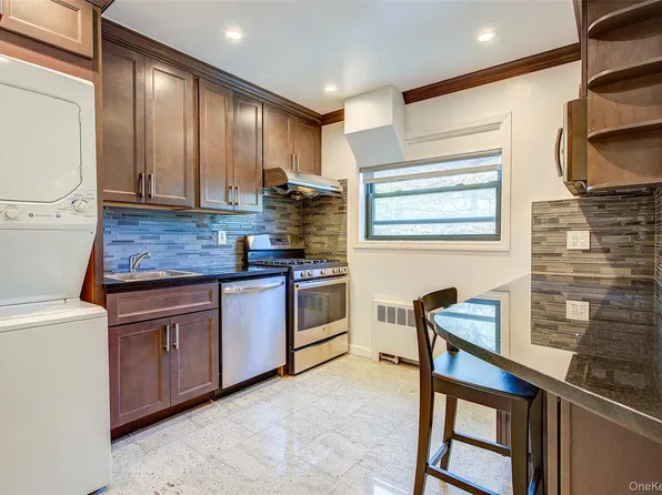 7401 220th Street #132B2, Oakland Gardens, NY 11364