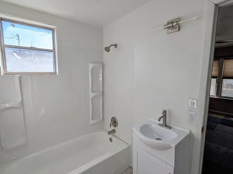 916 E Henrietta Ave — Photo 6