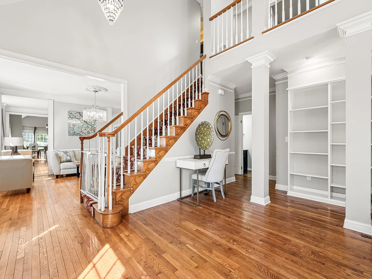 Spacious 5-Bedroom Carriage Home in Gated Blue Bell Country Club — Photo 4