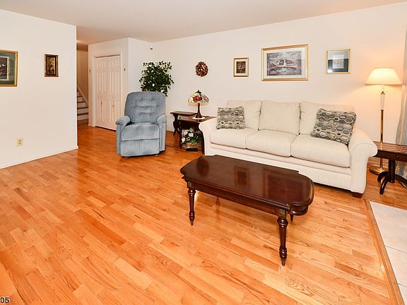 4th image of 8 Bradshaw Ct #606-A4