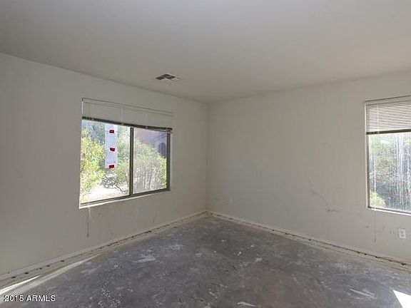 5th image of 2696 N Hawthorn Dr