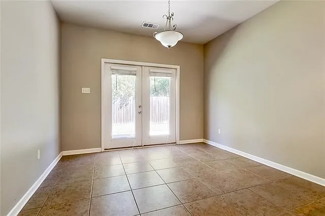 829 Fay St — Photo 4
