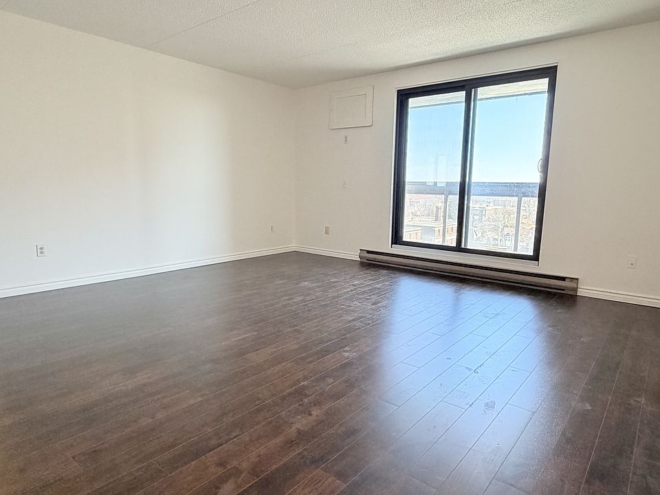 1st image of 1653 Ouellette Ave #805