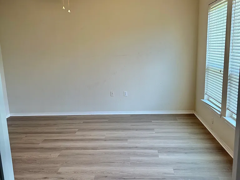 214 Bonham Loop — Photo 12