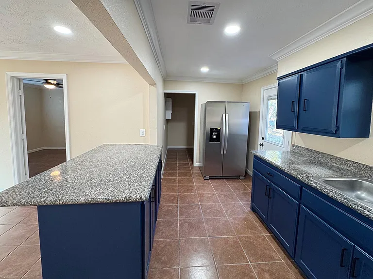 3238 Texas Ave — Photo 3