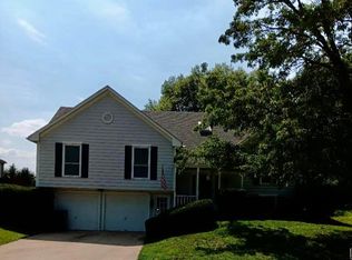 1124 NE Ridgeview Dr, Lees Summit, MO 64086