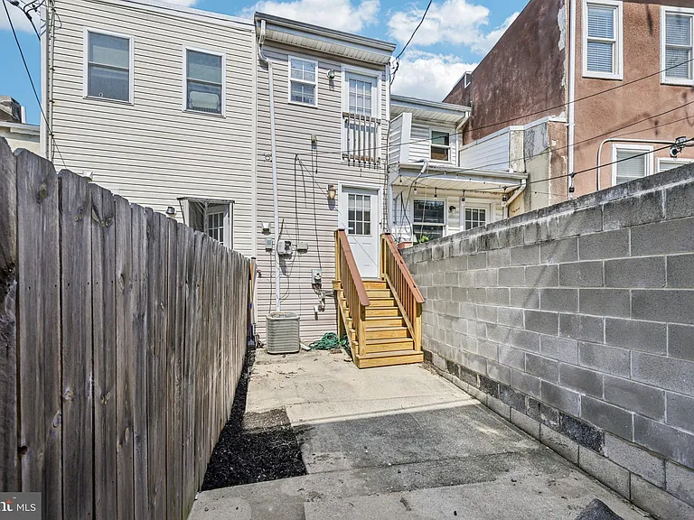 49 E Heath St — Photo 40