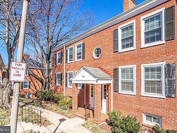 3rd image of 2943 S Dinwiddie St APT A2