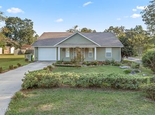 795 1st St, Chipley, FL 32428