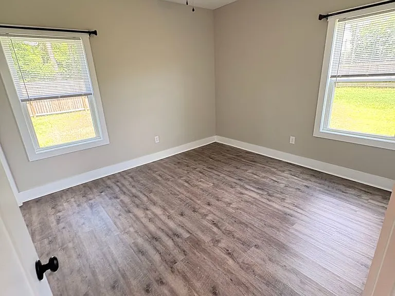 226 Loveless St — Photo 7