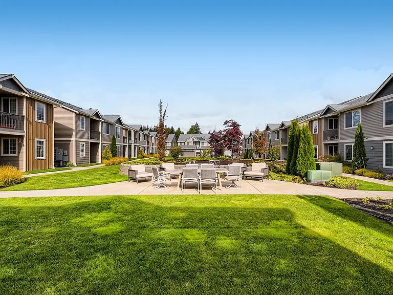 The Community Patio and Courtyard at 5100 Summit Apartments