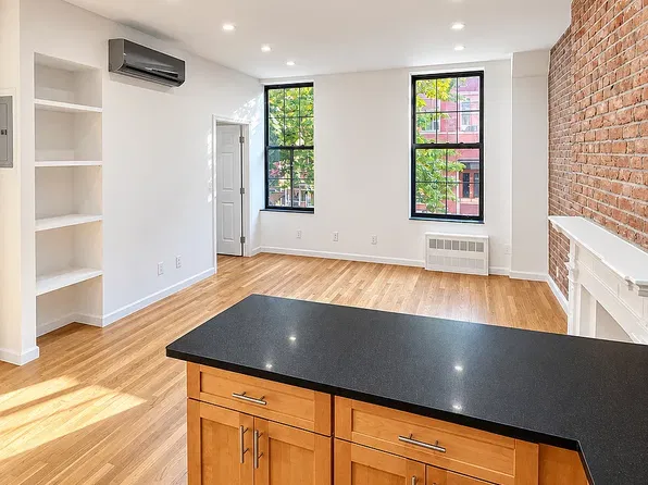 23 W 8th St APT 1A, New York, NY 10011