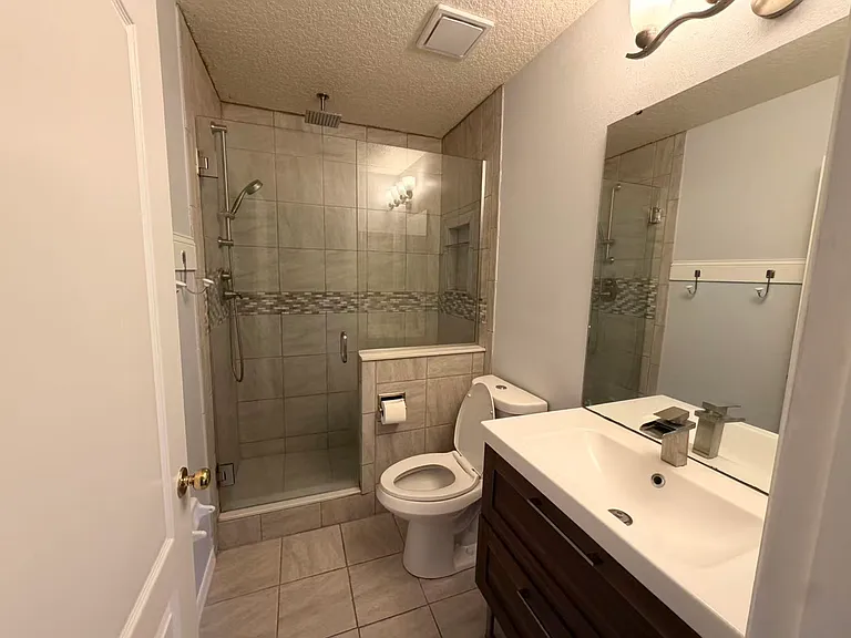 14745 Hartford Run Dr — Photo 22