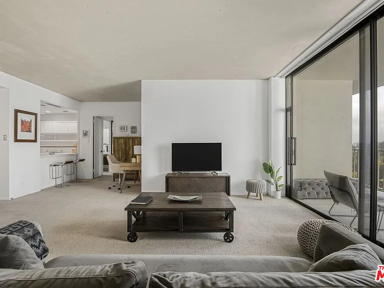 10433 Wilshire Blvd #808 — Photo 7