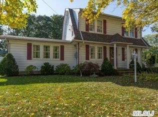 40 W Oxford St, Valley Stream, NY 11580