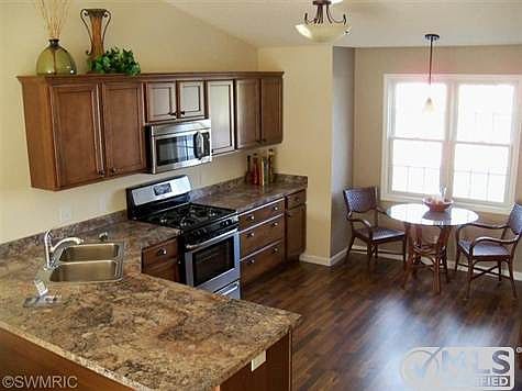 4th image of 2153 Rosewood Ln