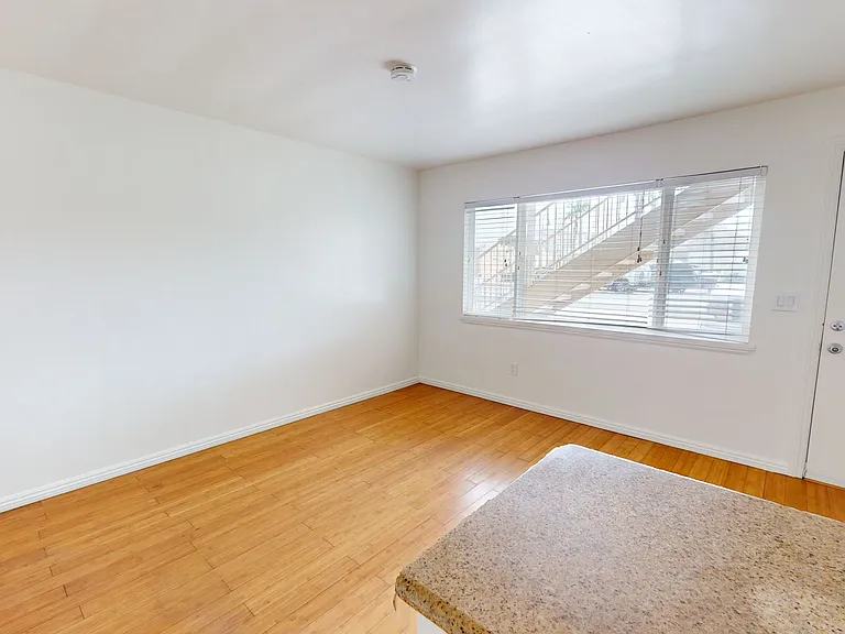 100 Palm Ave — Photo 3