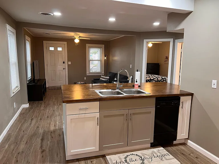 517 Manatee Ave — Photo 3