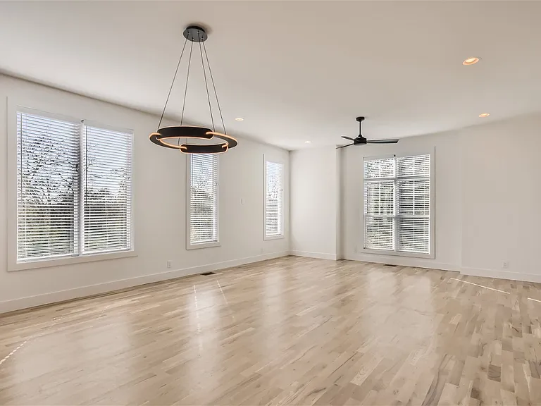 423 Serenity Ln — Photo 10