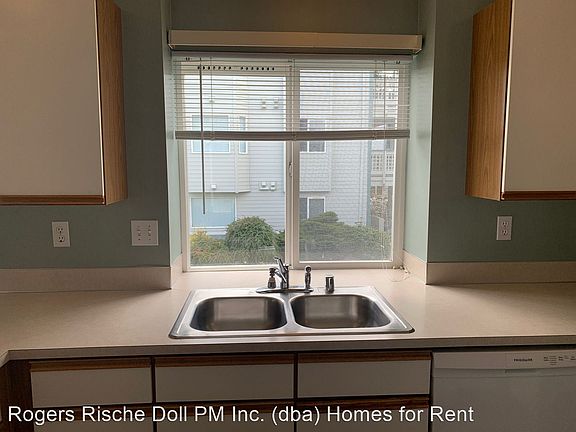 5th image of 485 SW Bayshore Dr APT C202