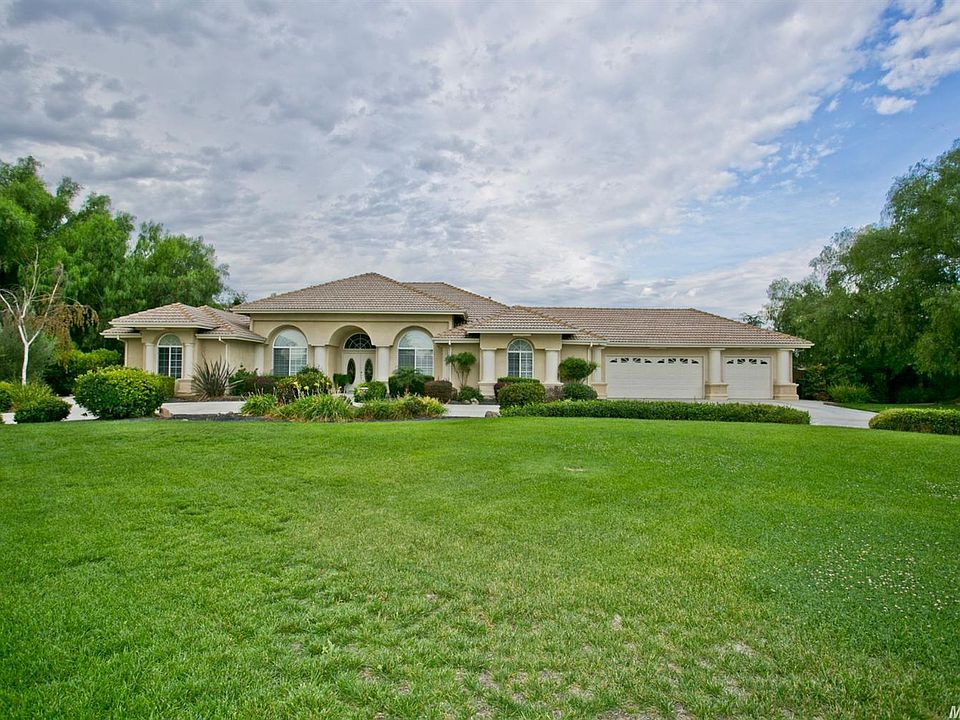 1st image of 27849 Sharon Ct