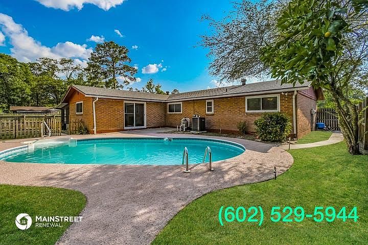 2nd image of 2219 Santiago Dr
