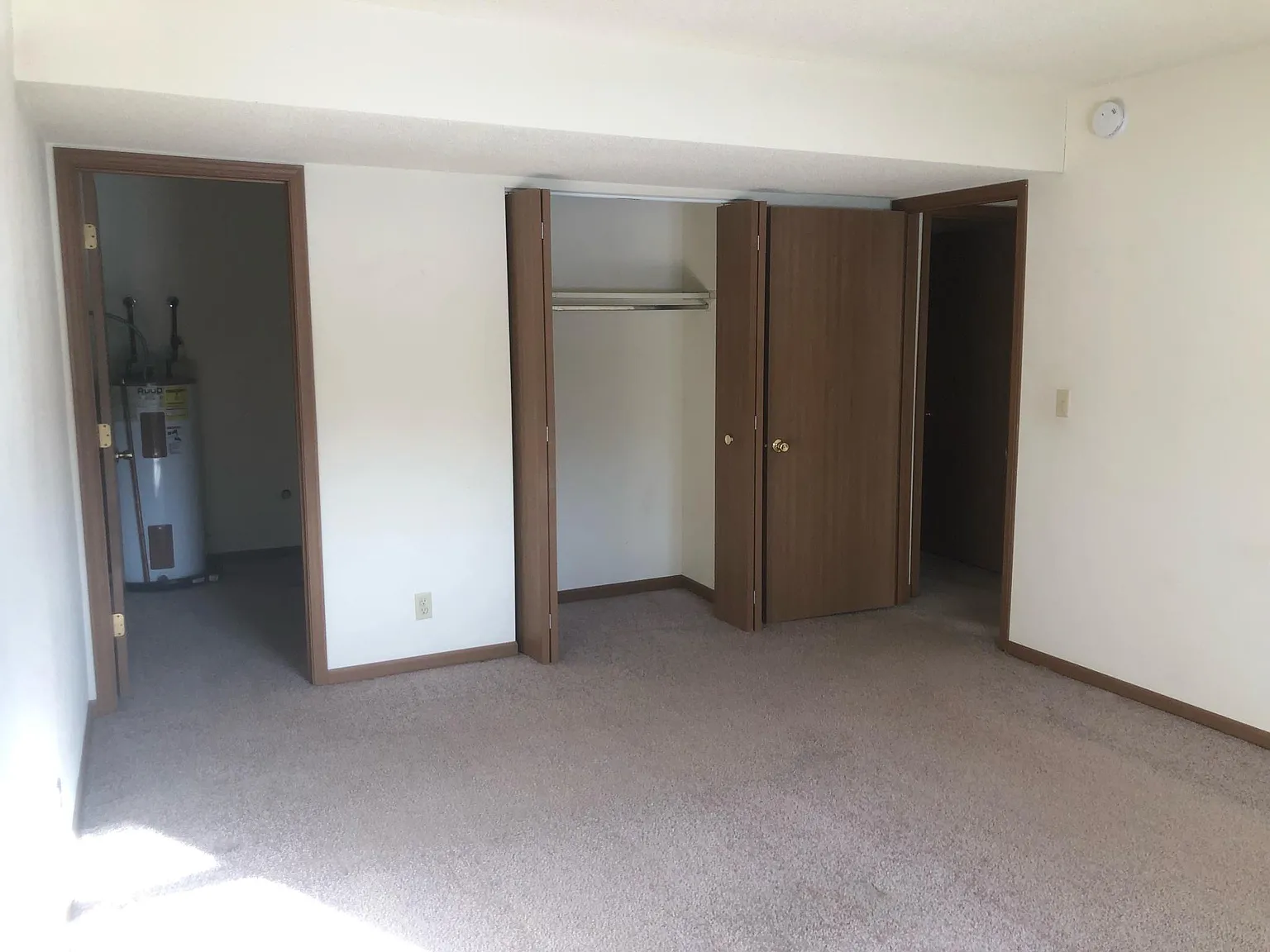2 bed, 900 sqft, $1,150 — Photo 4