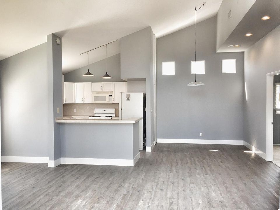 1st image of 211 1/2 Palmer St