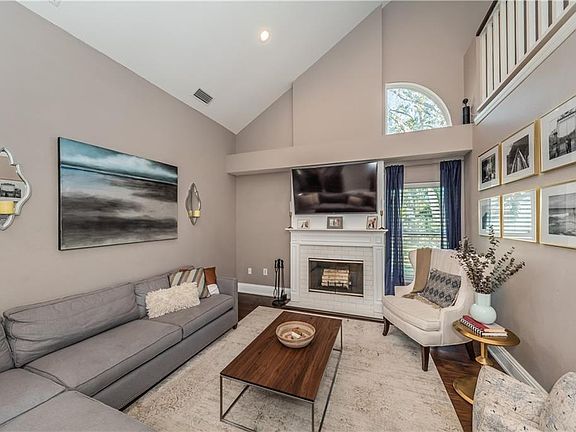 5th image of 269 Mayfair Cir N