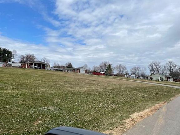 2nd image of 90 Leaf Ln