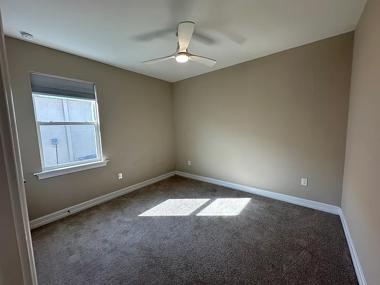 440 Coral Reef Pl — Photo 11