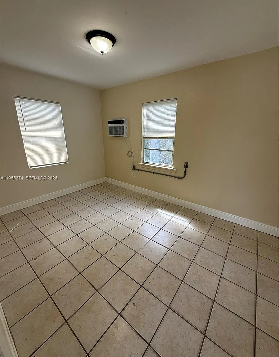Bellcamp Manor — Photo 4