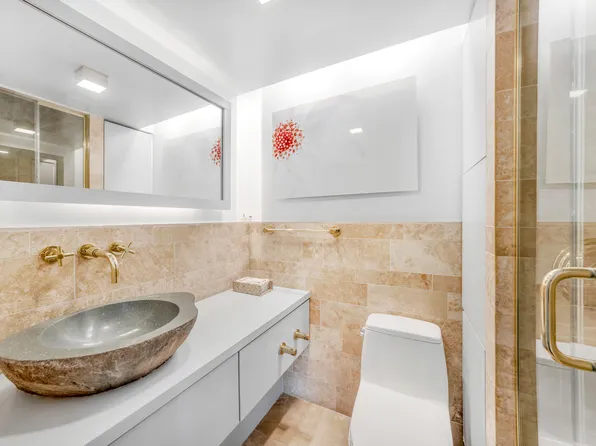 309 East 49th Street image 13 of 17