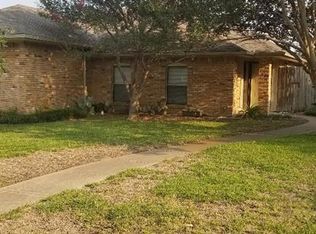 1715 W Jamestown Dr, Ennis, TX 75119